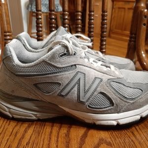 New Balance Women's athletic shoes W990GL4